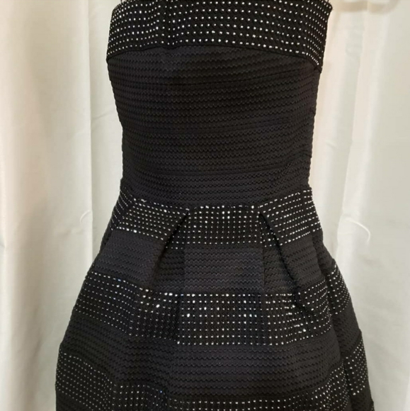 SOLD NEW THE BLACK LITTLE MUST HAVE SOLD - Picture 2 of 3